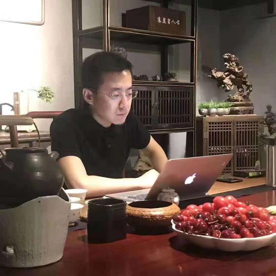 在燕园生活,学习工作长达二十年,家学渊博分享四书章句精读的荃爱老师。