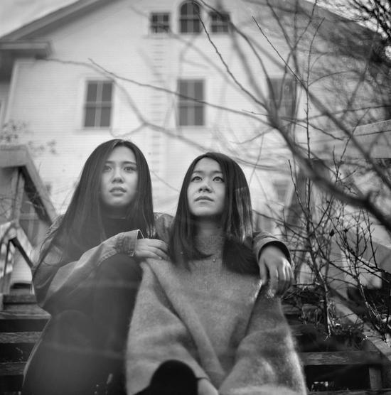 东南有雨在Headlands Center for the Arts主楼前(摄影:Daniel Southard)
