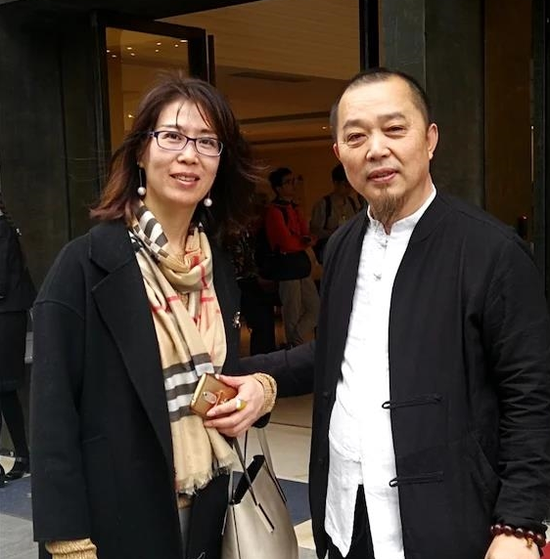上海市版协秘书长马加与“独白”策展人合影