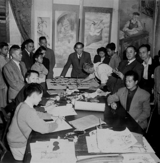 1949 年香港美术界劳军大会上即席挥毫