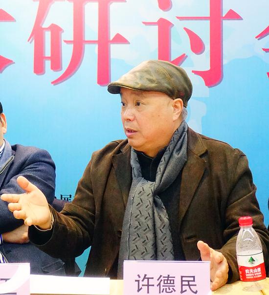 上海抽象画会会长、著名抽象艺术家许德民教授发言