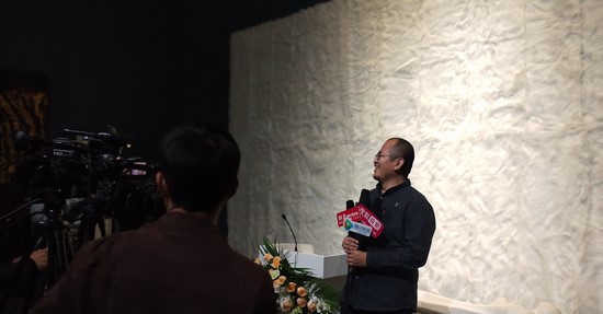 中瑞友誼劉若望&帕斯卡藝術(shù)交流展開幕(圖10) 劉若望接受采訪
