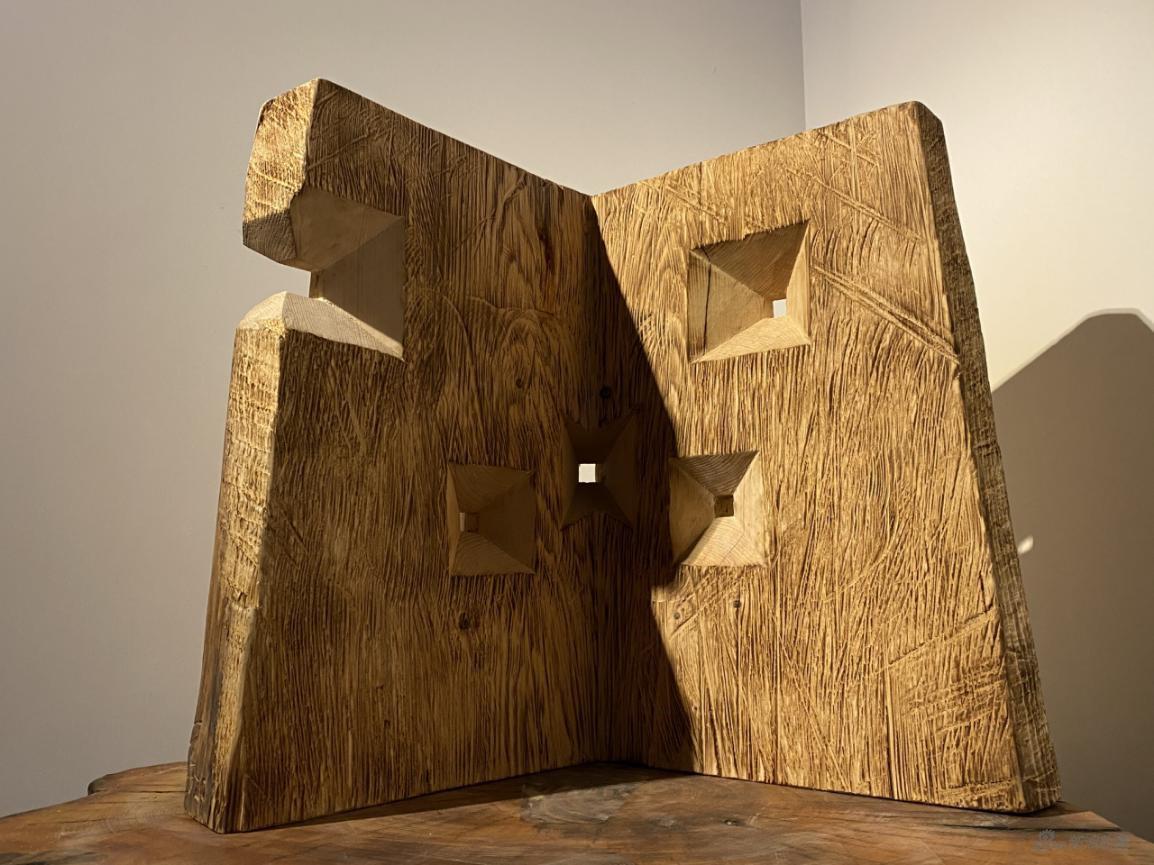 傅中望 《洞见》 雕塑,木 53×53×53cm 2020