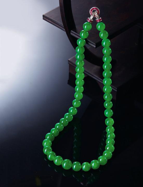 IMPRESSIVE JADEITE AND RUBY， DIAMOND NECKLACE 　　天然翡翠珠链