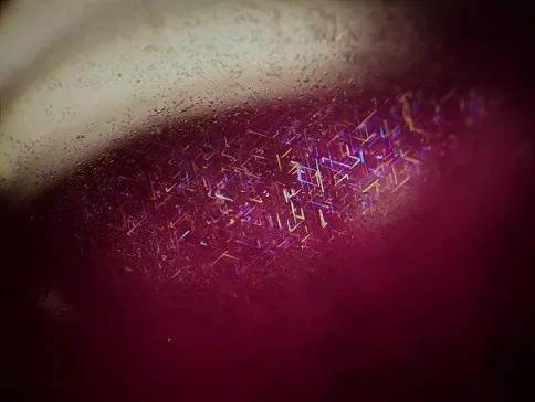 不同产地红宝石的内部世界