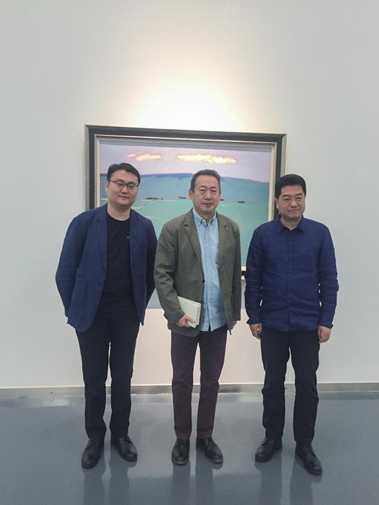 左起:在艺APP创始人谢晓冬、中间美术馆理事会理事长黄晓华、策展人李大钧
