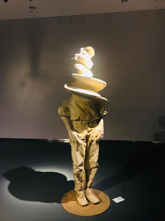 丹·柯林斯(Dan Collins 美国)《无题》200x60x30cm 玻璃钢