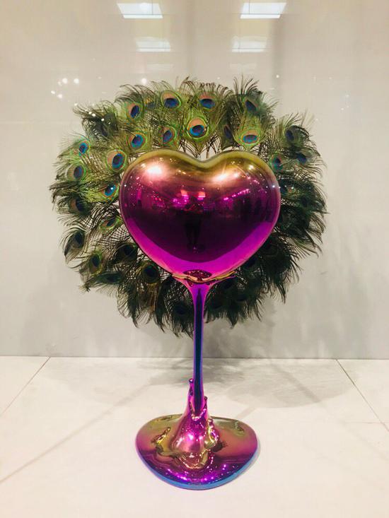 郭斌《心花怒放》90x80x40cm 不锈钢、羽毛 2016年