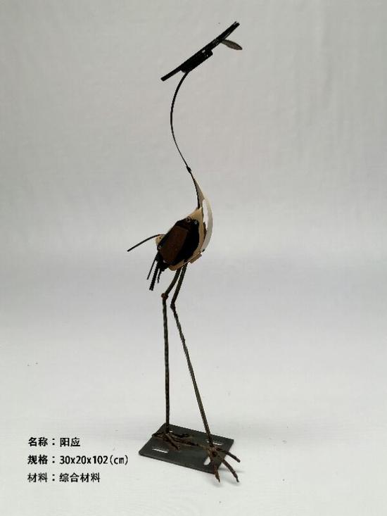 《阳应》30x20x102cm，综合材料