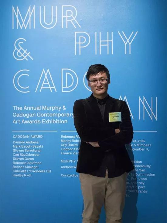 艺术家获得2016 MURPHY AWARD 墨菲提名奖，该奖项由由旧金山雕塑家Gertrude Murphy 设立，颁发给在加州范围内具有探索精神的年轻艺术家。