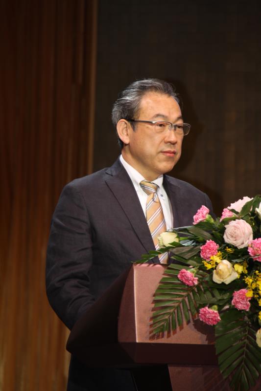 日本石墨烯专家小丸 笃雄先生在开幕式上“新能源给内蒙古经济带来的新机遇
