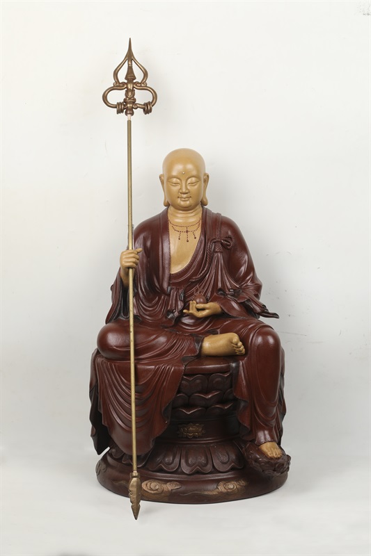艺术家万陶作品 南无地藏王菩萨 泥料:清水泥黄金段 尺寸:70 CM