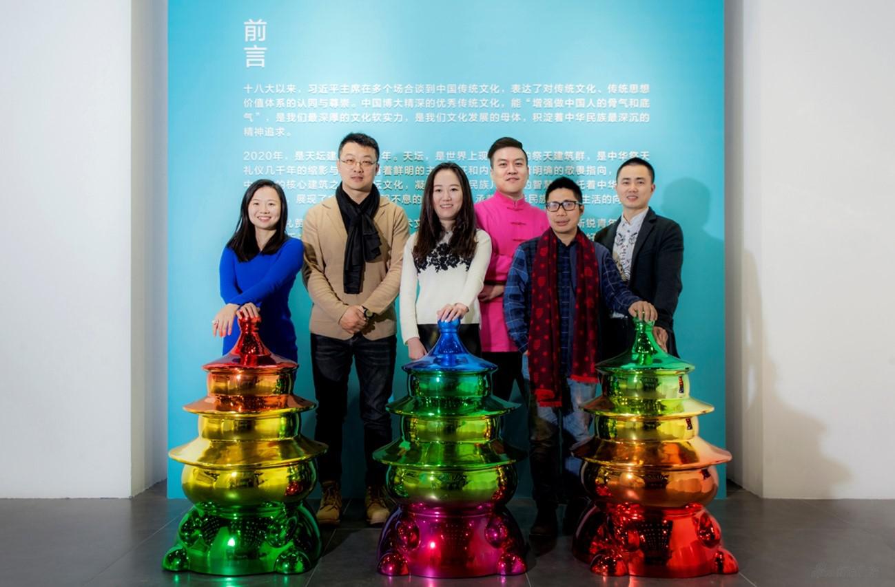 中国梦主题艺术创作工作室团队成员：左起陈媛、于快成、栗小雨、何贵清、王一行、周贤明
