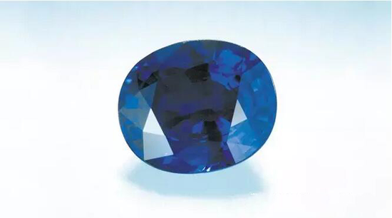 常见的椭圆形刻面蓝宝石