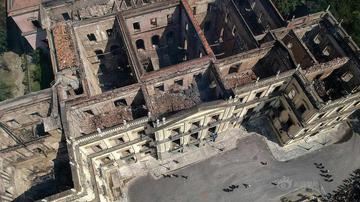 巴西国家博物馆烧成空架