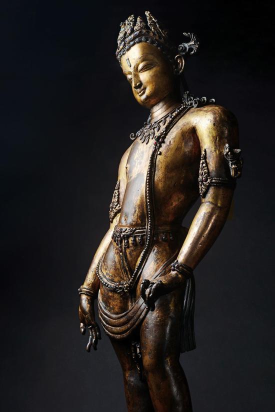 13世纪 莲花手菩萨 尼泊尔 铜鎏金 嵌宝石 H78cm 著录：《缘起-喜马拉雅艺术》文物出版社，2017年，P196。