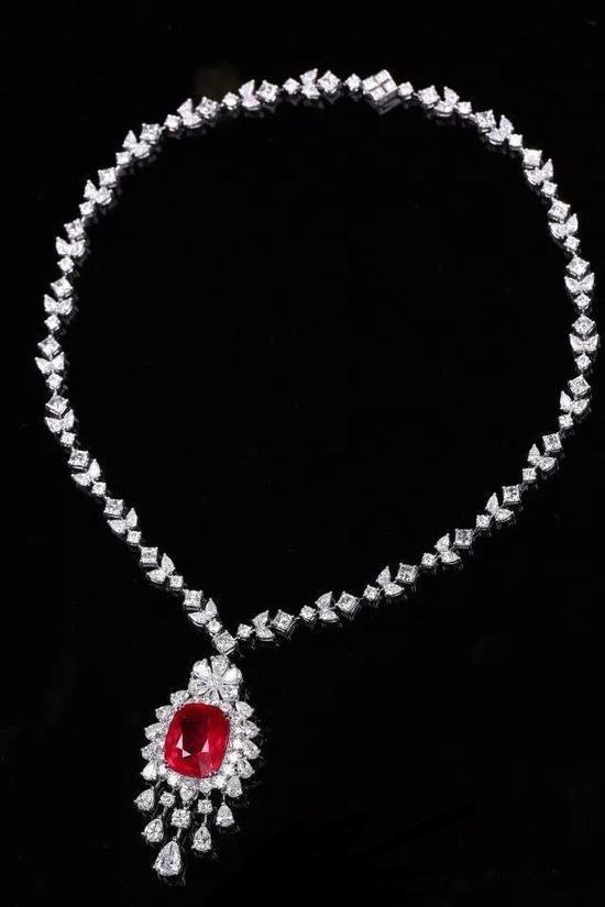 2018上海国际珠宝首饰展览会展品——红宝石项牌