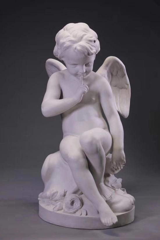 　　《危险的丘比特》Etienne-Maurice Falconet（法国，1716-1791）白瓷雕塑 高80cm 塞夫勒瓷厂出品 1974年