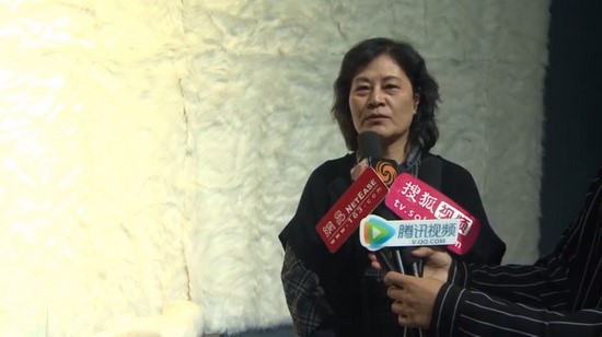 中瑞友誼劉若望&帕斯卡藝術(shù)交流展開幕(圖9) 崔晨女士接受采訪