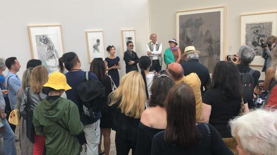 觉-关玉良艺术作品展 开幕式现场