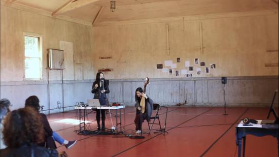 Headlands Center For the Arts 驻地开放日，东南有雨在工作室即兴演出