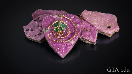 新兴珠宝设计中的小晶体:梦幻般的晶簇