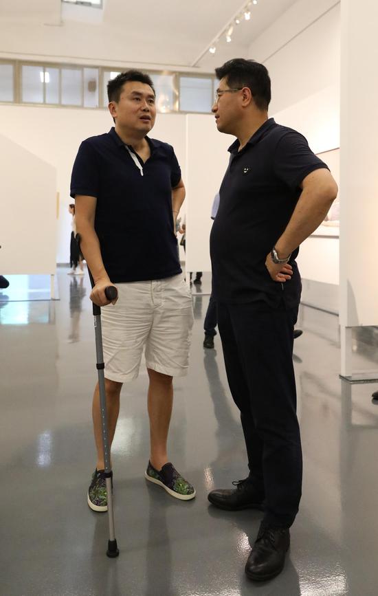 左：凤凰卫视总裁刘爽，右：李大钧