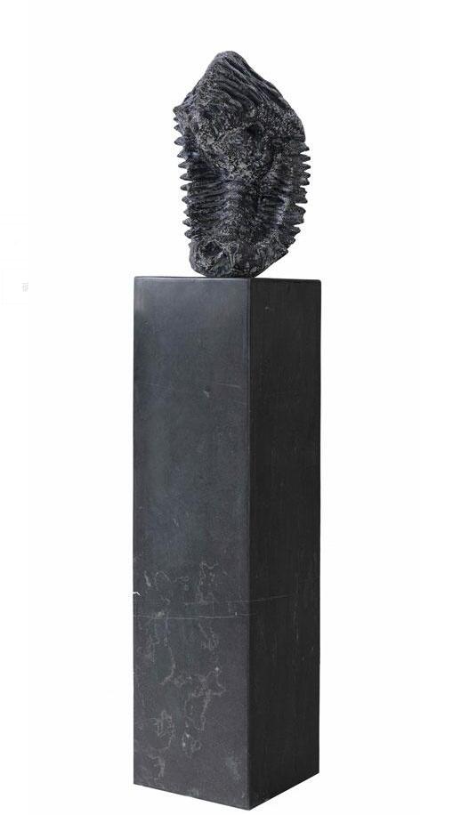 苍鑫 暗量化系列5 石雕 28×28×153cm 2014年