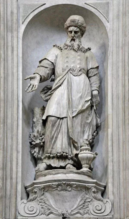 大祭司亚伦的雕像