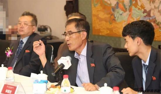 朝鲜人民艺术家、朝鲜白虎美术创作社代表团团长林春吉发言