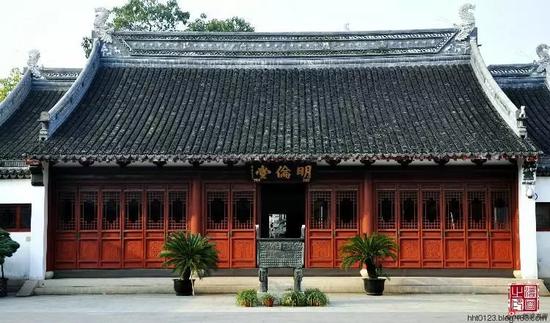 发布会在建于元朝的上海文庙明伦堂举行