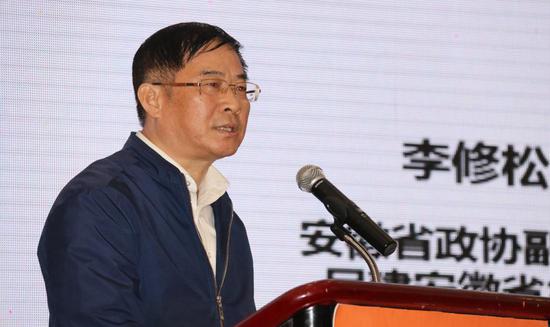 民建中央文化委员会主任李修松发表演讲