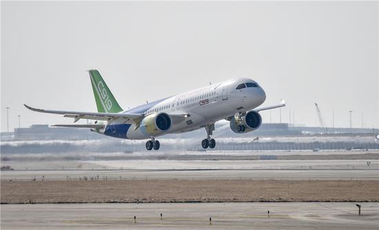 C919上海起飞 陈梦泽