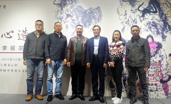 李锡宗在朵云轩与广西柳州市前来祝贺画展的领导、嘉宾合影