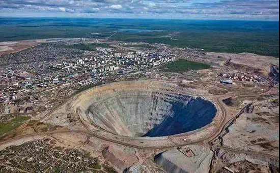 俄罗斯米尔内钻石矿场