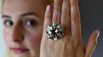 纽约拍卖行展出110克拉钻戒