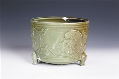 青釉缠枝牡丹纹奁式炉