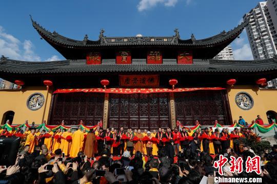 上海玉佛禅寺隆重举行大雄宝殿平移顶升圆满落成启用庆典。　张亨伟　摄