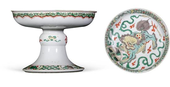 Lot 1003 清康熙 五彩狮子绣球高足盘 高:14.7cm;口:20.5cm;底:13.8cm