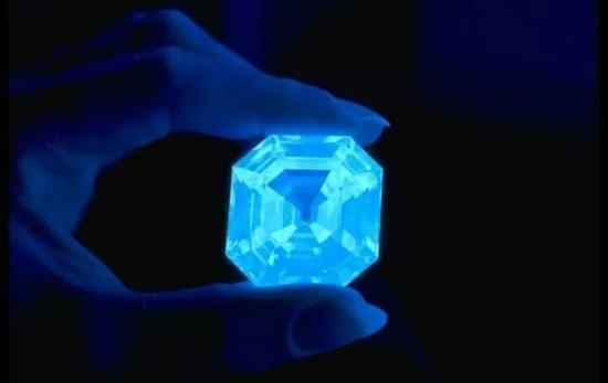 钻石荧光