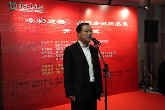 上海自贸区国际艺术品交易中心运营总监何百明在开幕式上致辞