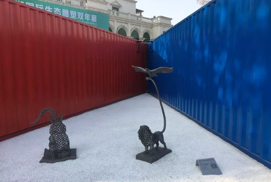 傅榆翔《飞过远方的鹰与青狮白象的片段》