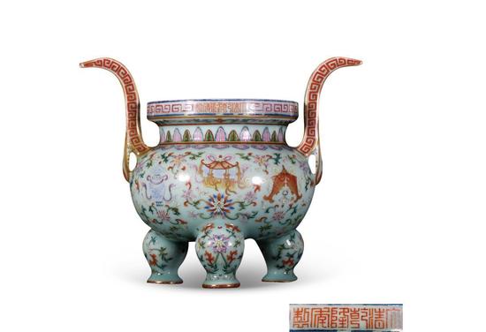 Lot 1056 　　清乾隆 粉青地粉彩八宝纹双耳炉 　　高：22cm；口：14.4cm