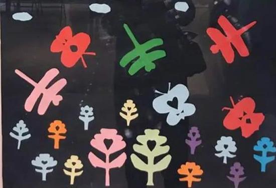 《花儿朵朵》 作者:龙二幼儿园小朋友