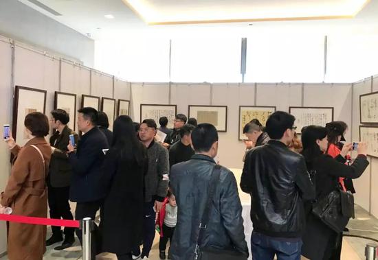 观展现场人气爆棚观展现场人气爆棚