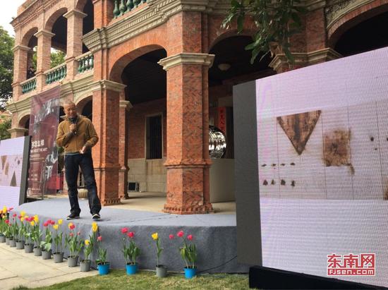 蔡国强在泉州1915艺术空间以“我的艺术怎么样”为主题,讲述艺术历程。