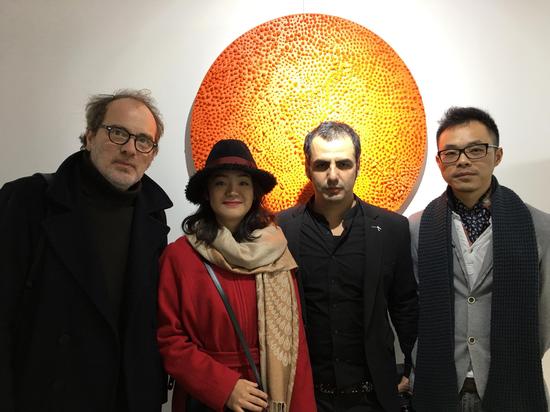 收藏家，摄影师。演员：zoe，导演Mustafa.艺术家彭丕