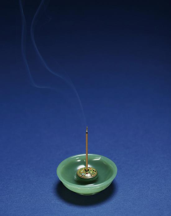 LOT2603 殷建国 谢震 碧玉花瓣纹盏式香插 　　5.2×5.2×1.7cm 37g