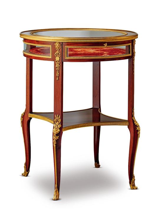 约1885年 法国桃花芯木铜鎏金玻璃展示桌