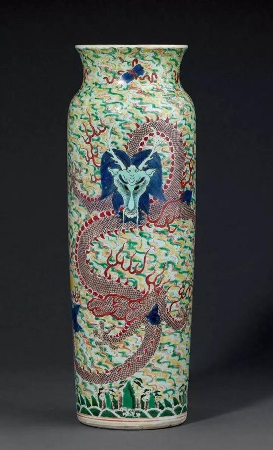 * Lot 880 明崇祯 五彩云龙纹筒瓶 48.5cm。 High